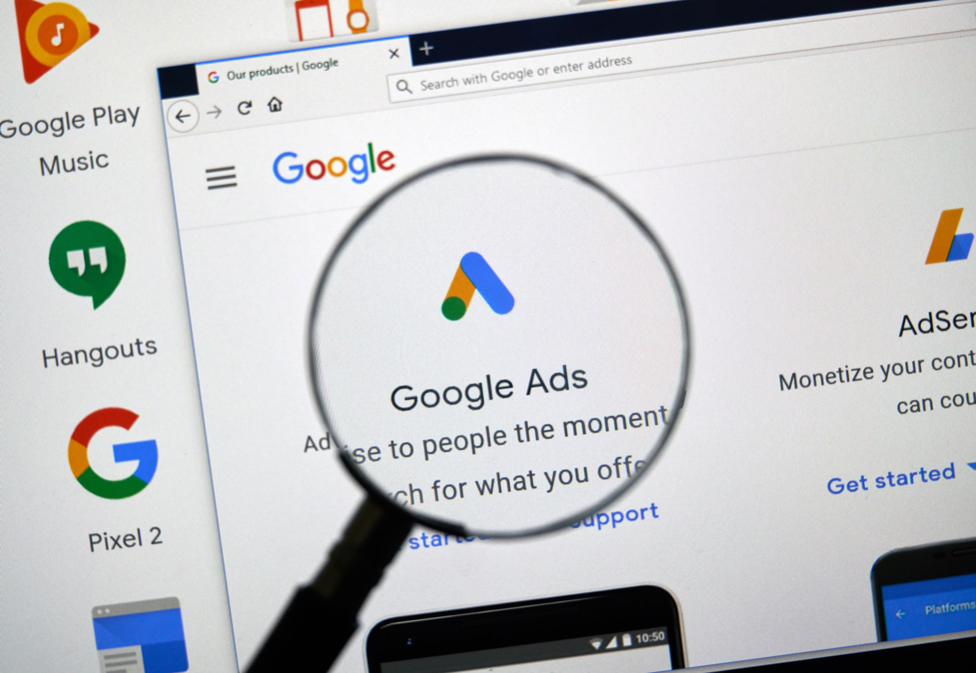 magnifying glass highlighting google ads